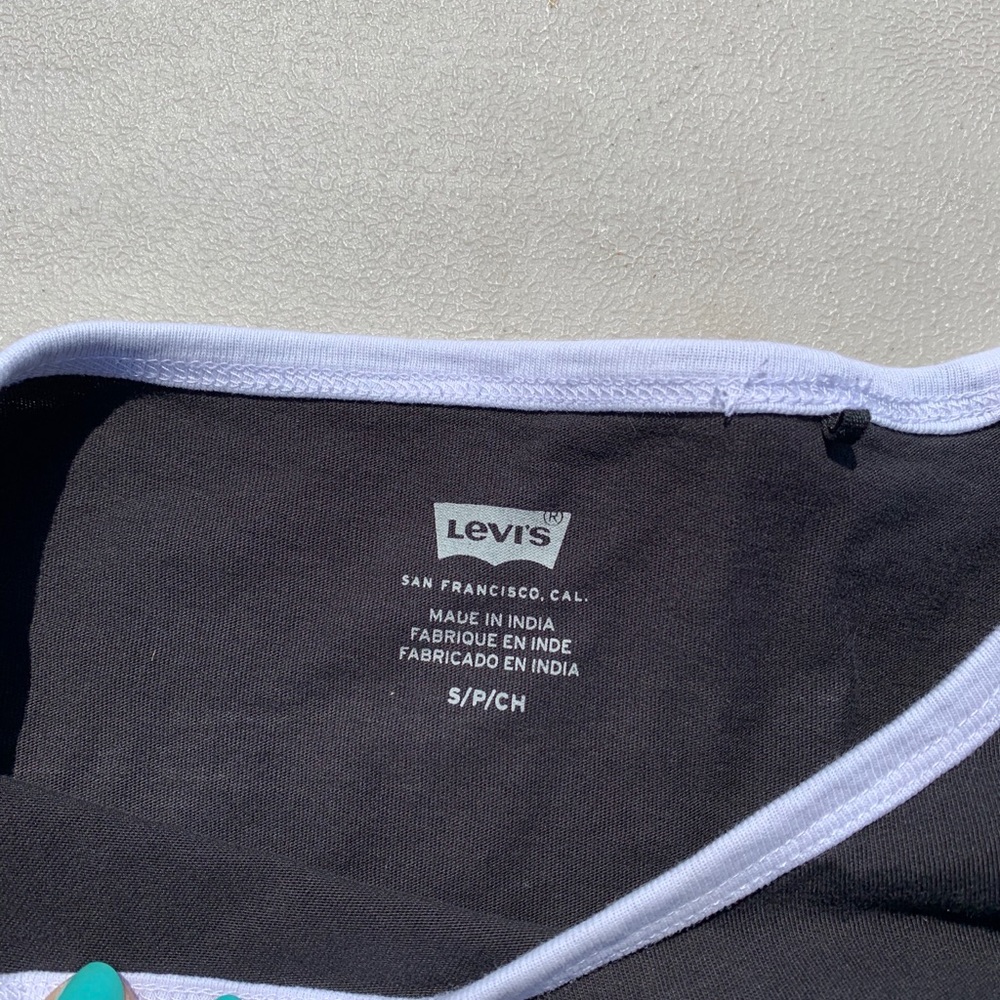 Tshirt - Picture 2 of 2